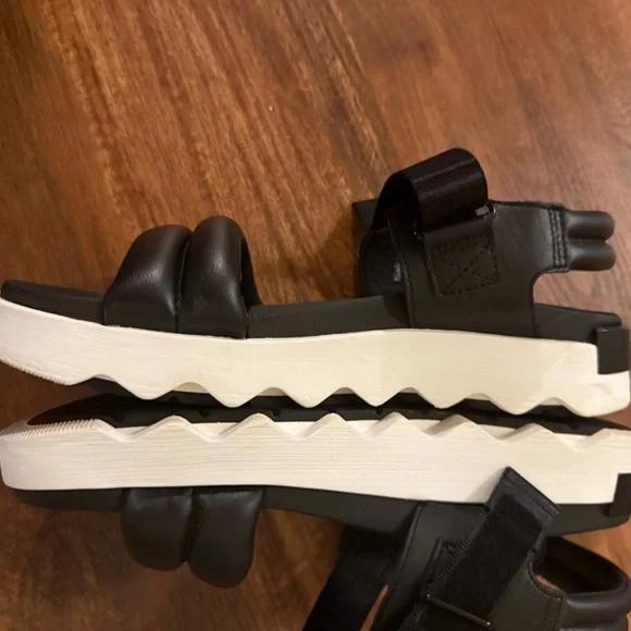 Sorel Black and White Sporty Sandals with Chunky Sole - Picture 6 of 7
